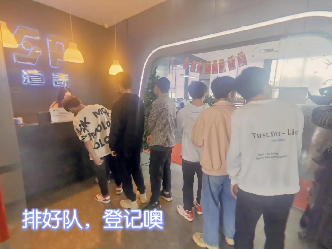 ▲參觀武漢渲奇數字科技有限公司